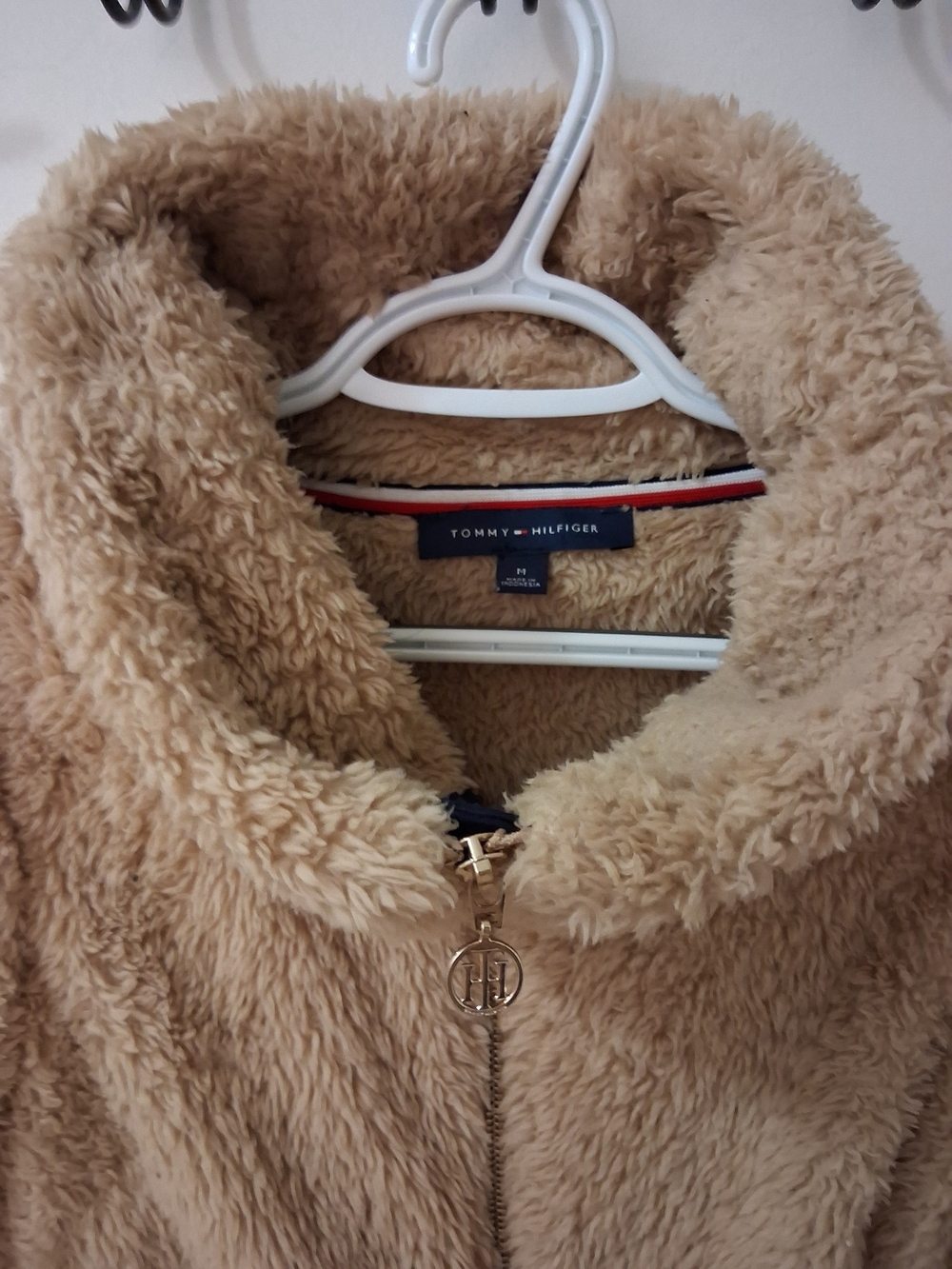 Tommy Hilfiger Womens  Faux Fur Teddy Fleece Vest Beige Full Zip Cozy Soft - Picture 2 of 6